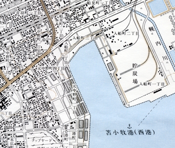 図9。2万5千分の1地形図「勇払」（昭和58年修正測量）と「苫小牧」（1983年修正測量）を約1.1倍に拡大。